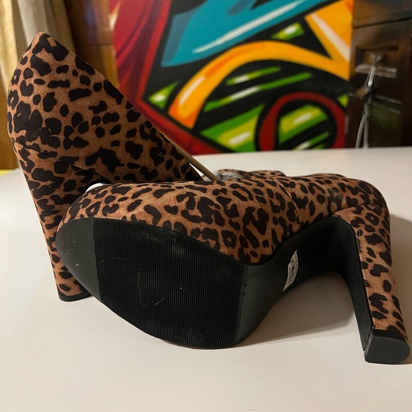 Torrid 4H Leopard Print Platform Pump Women’s 9 Wide - Picture 4 of 7